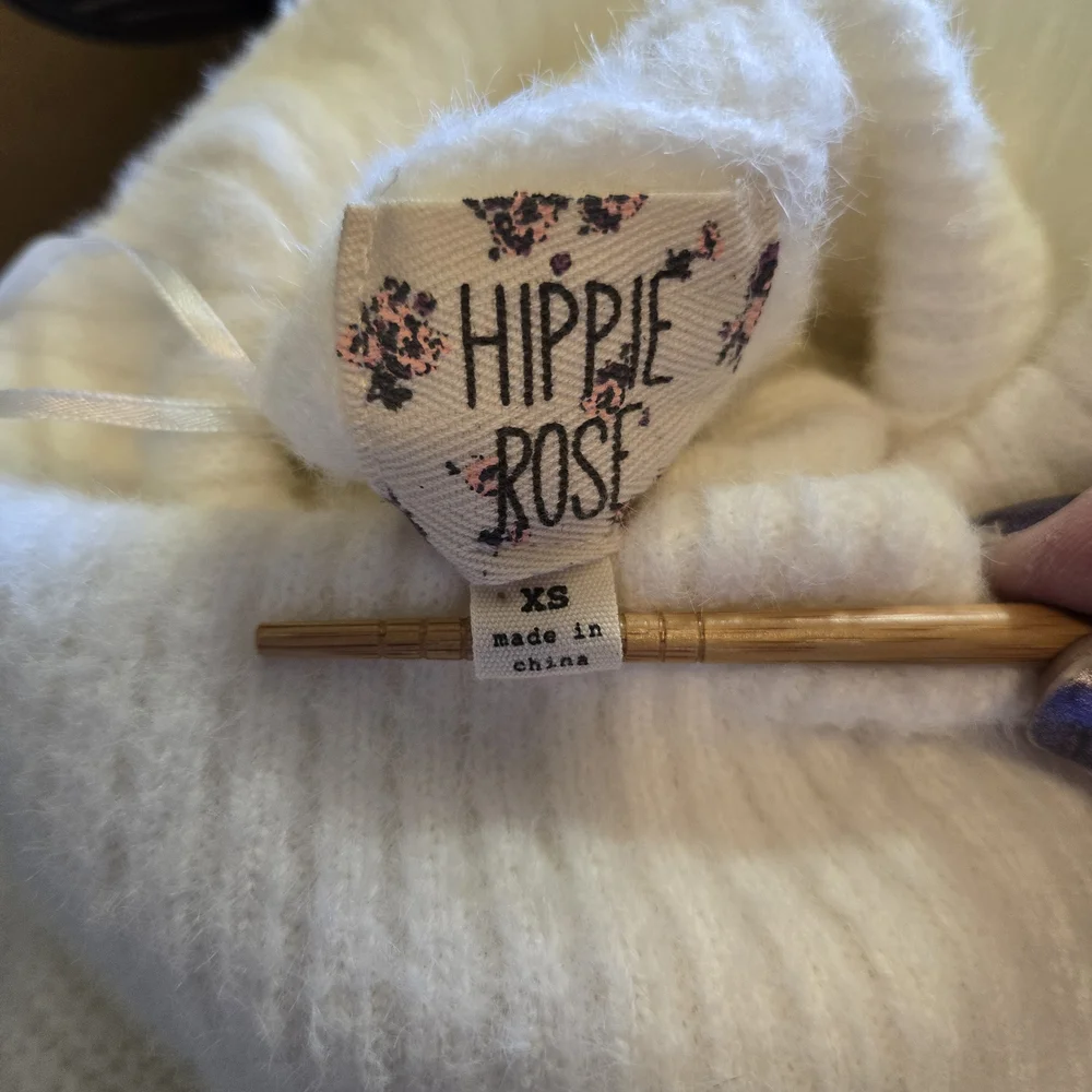 Hippie Rose White Turtleneck Sweater XS Cozy And Soft Doleman Sleeve